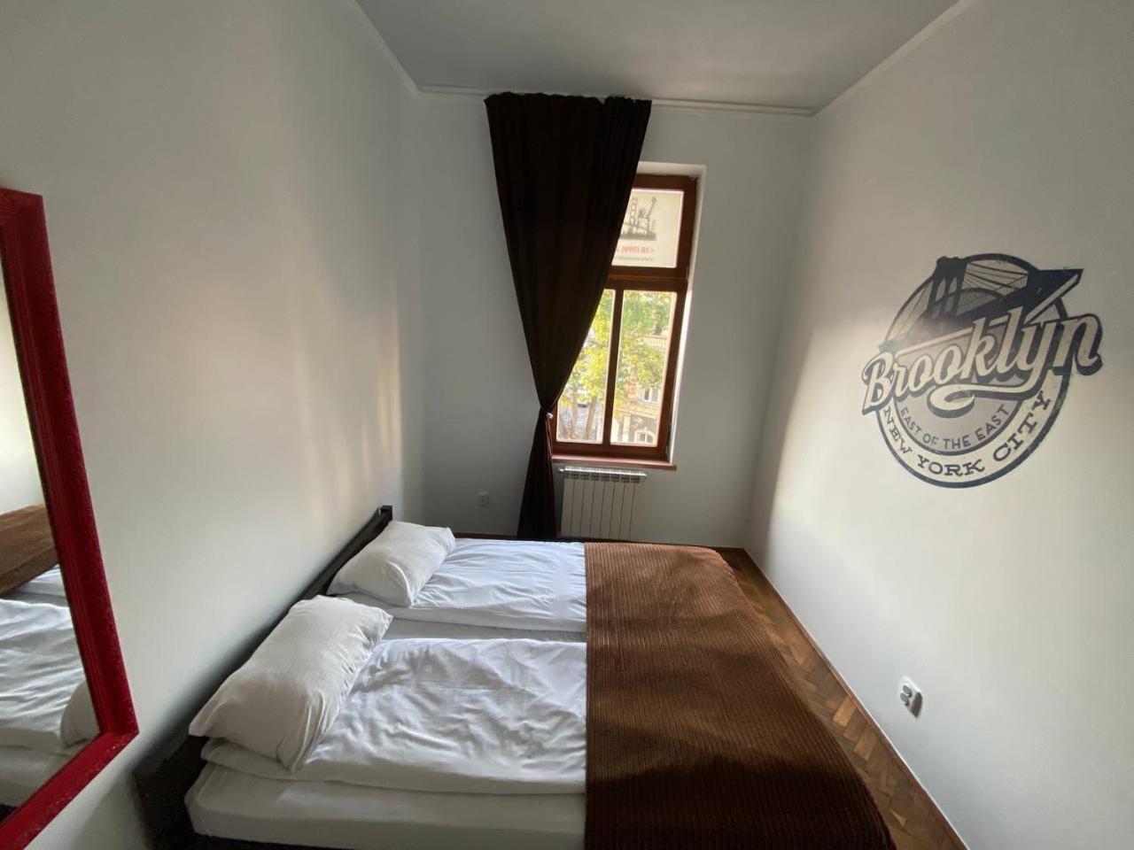 New York Hostel Lviv Bagian luar foto