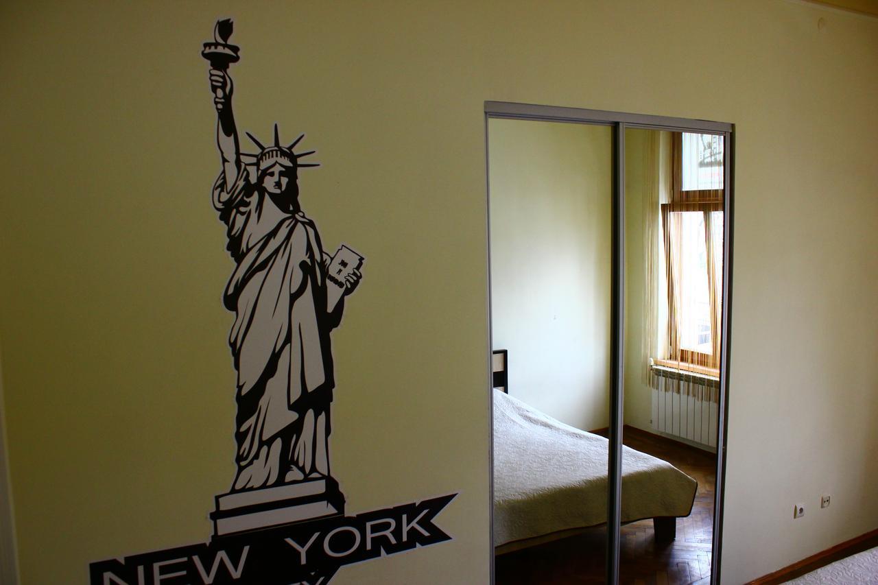 New York Hostel Lviv Bagian luar foto