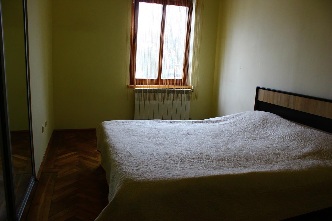 New York Hostel Lviv Bagian luar foto